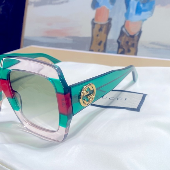 GUCCI SUNGLASSES GREEN ๐ฅโค๏ธ LIKE NEW
Authentic ๐ฅ - Picture 4 of 10